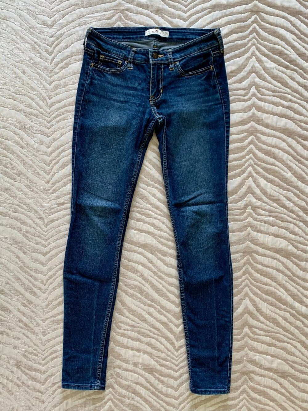 Hollister Low-Rise Classic Skinny Jeans in Dark Wash Denim Size 1R